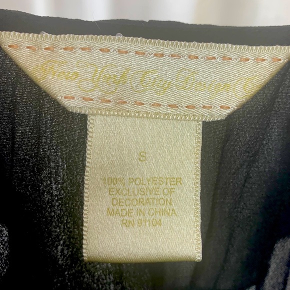 EUC New York City Design Co. Cap Sleeve Blouse - Picture 6 of 7